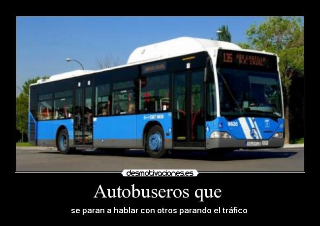 Autobuseros que - se paran a hablar con otros parando el tráfico