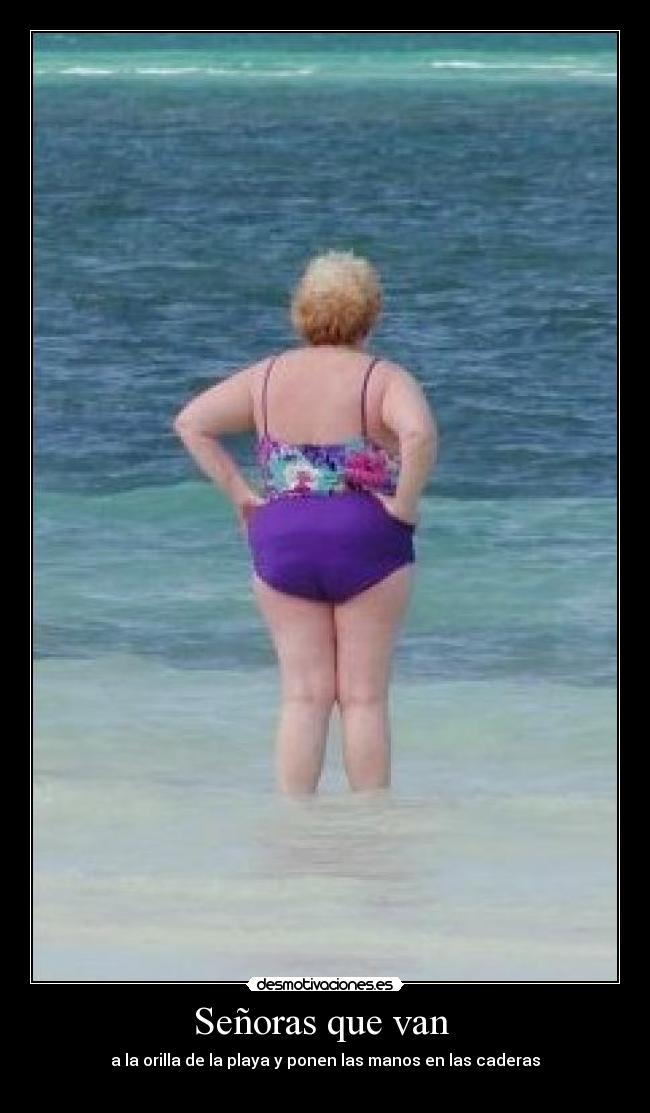 Señoras que van  - a la orilla de la playa y ponen las manos en las caderas

