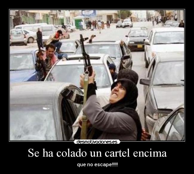 Se ha colado un cartel encima -