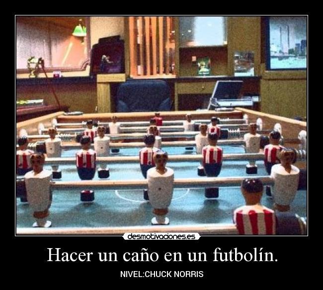 Hacer un caño en un futbolín. -