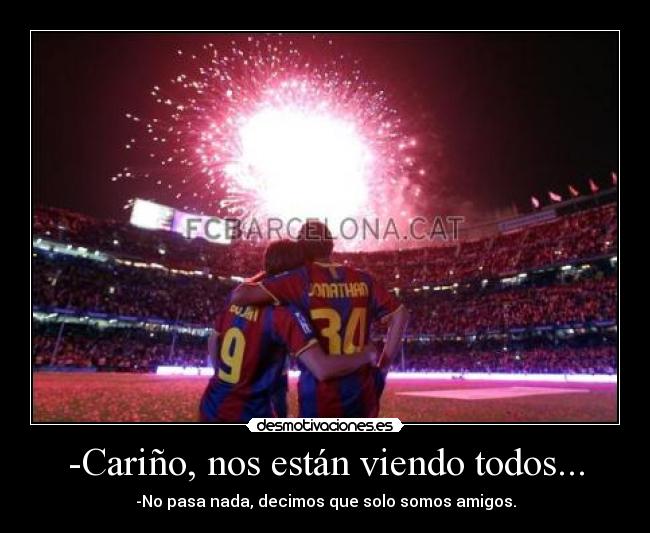 -Cariño, nos están viendo todos... - 