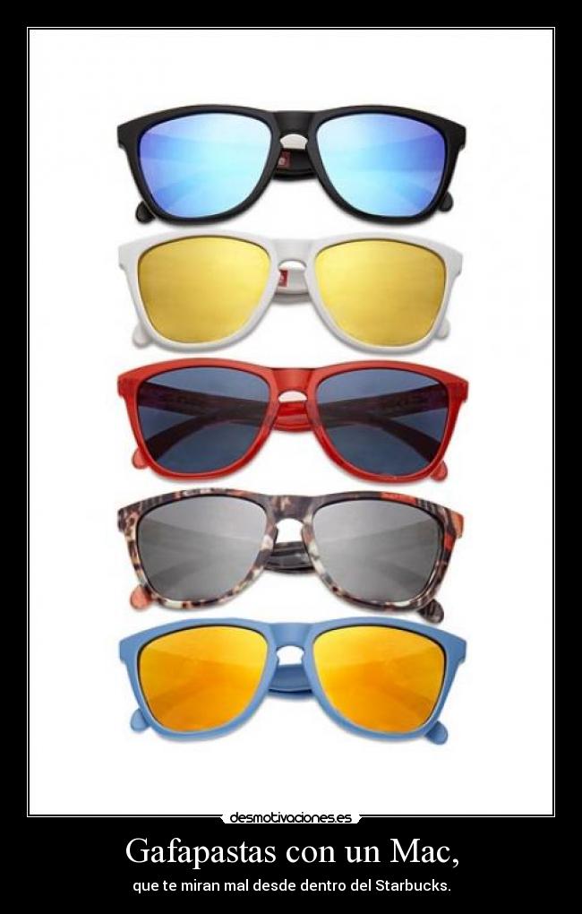 Gafapastas con un Mac, - que te miran mal desde dentro del Starbucks.