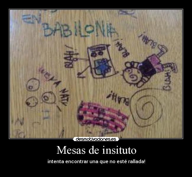 Mesas de insituto - intenta encontrar una que no esté rallada!
