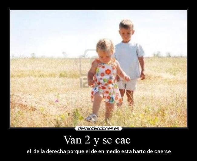 Van 2 y se cae  - el  de la derecha porque el de en medio esta harto de caerse