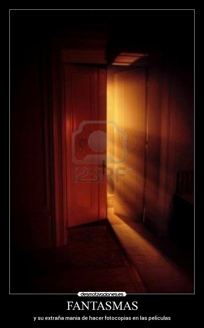 FANTASMAS - y su extraña mania de hacer fotocopias en las peliculas