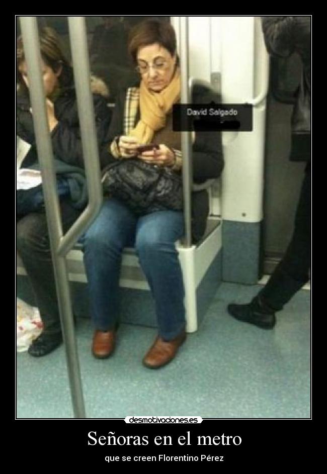 Señoras en el metro -