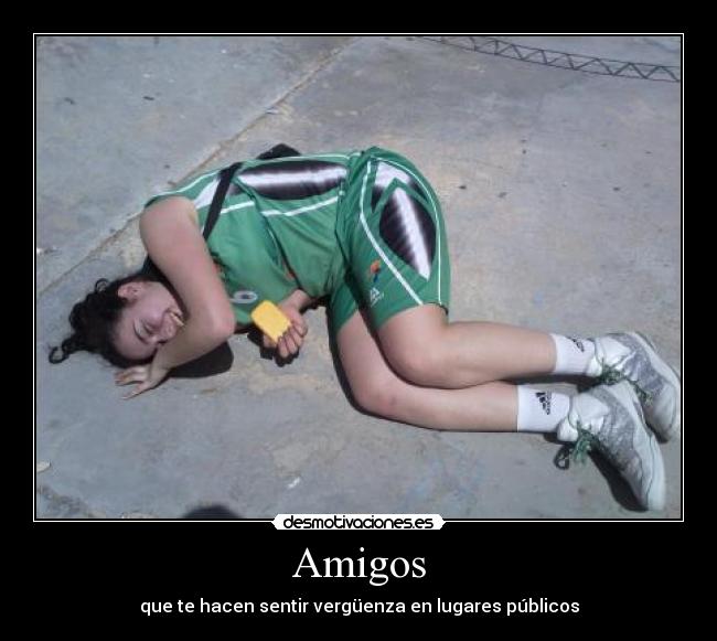 Amigos - que te hacen sentir vergüenza en lugares públicos