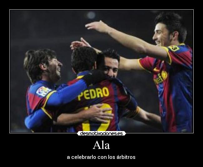 Ala - a celebrarlo con los árbitros 