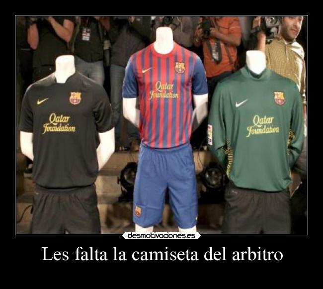 Les falta la camiseta del arbitro -