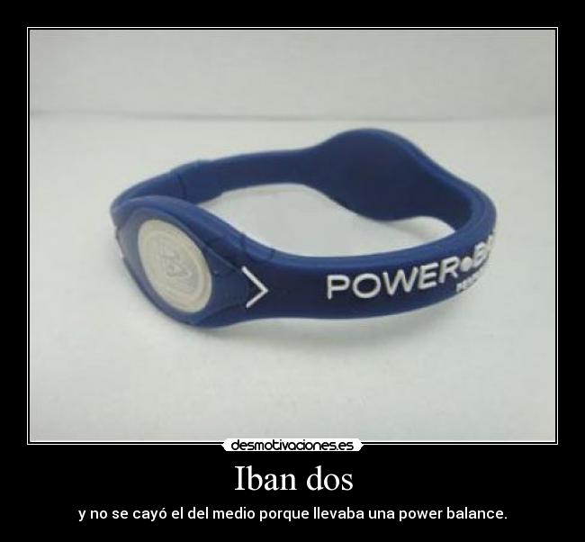 Iban dos - y no se cayó el del medio porque llevaba una power balance.