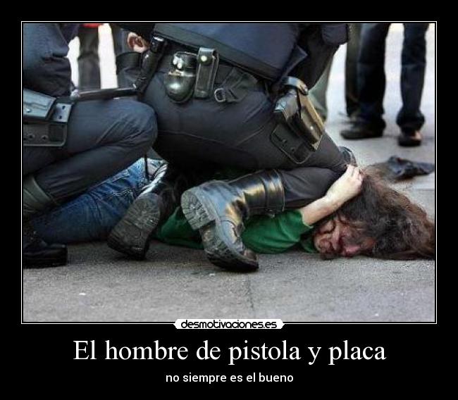 El hombre de pistola y placa - 