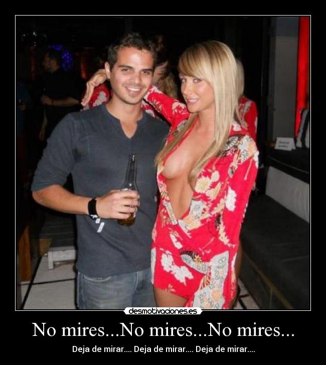 No mires...No mires...No mires... - Deja de mirar.... Deja de mirar.... Deja de mirar....