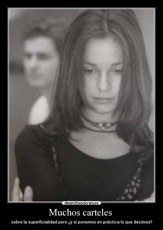Muchos carteles  - sobre la superficialidad pero ¿y si ponemos en práctica lo que decimos?