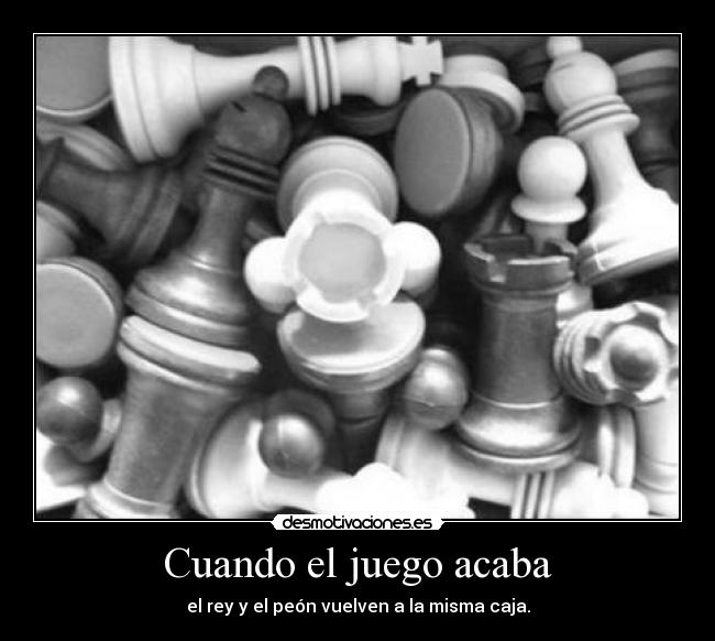 Cuando el juego acaba - el rey y el peón vuelven a la misma caja.