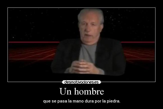 Un hombre - que se pasa la mano dura por la piedra.