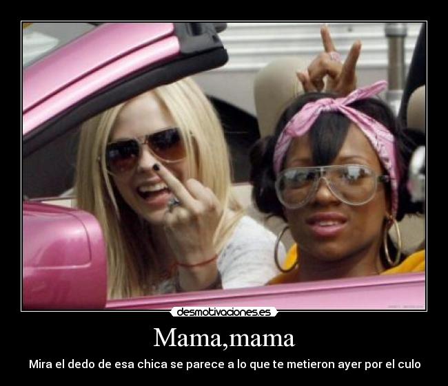 Mama,mama - Mira el dedo de esa chica se parece a lo que te metieron ayer por el culo