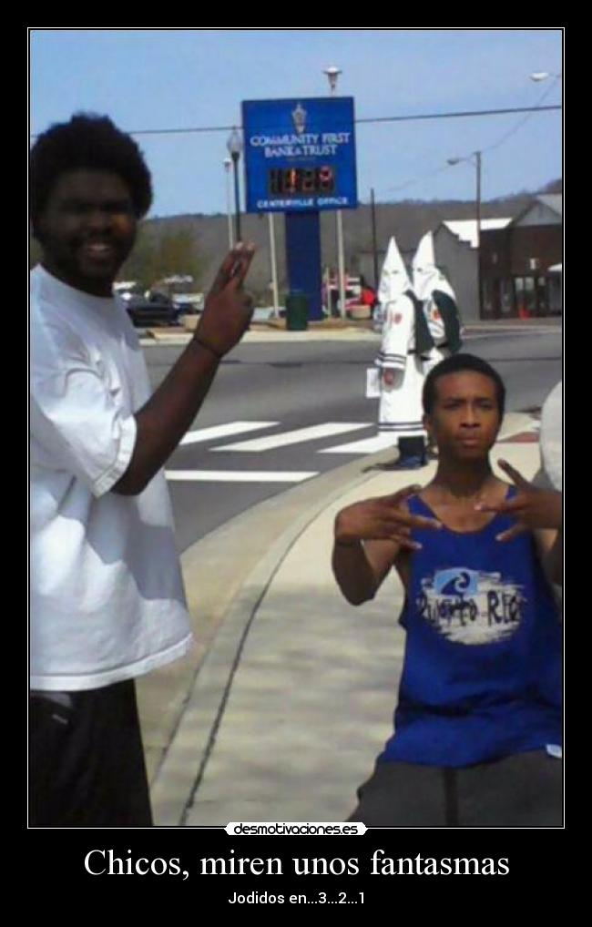 Chicos, miren unos fantasmas -