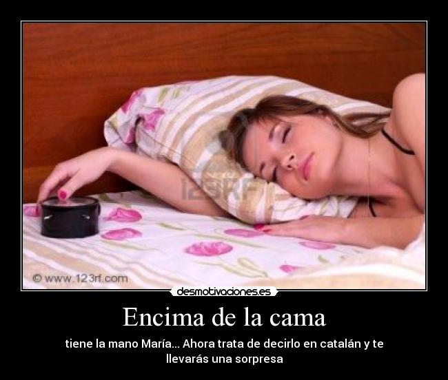 Encima de la cama - tiene la mano María... Ahora trata de decirlo en catalán y te llevarás una sorpresa