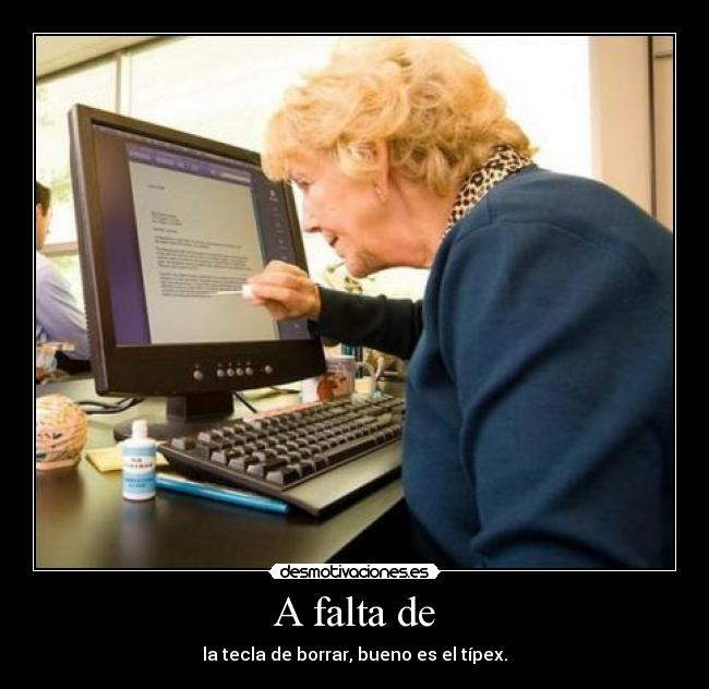 A falta de - la tecla de borrar, bueno es el típex.