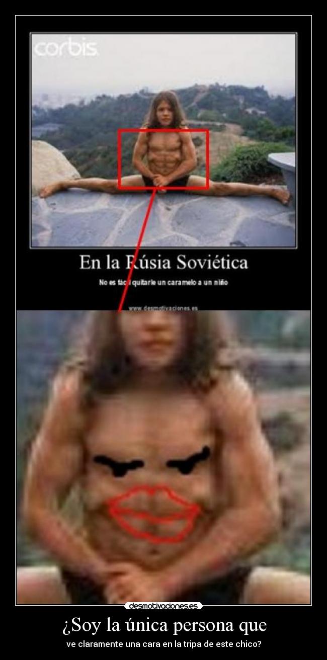 ¿Soy la única persona que - ve claramente una cara en la tripa de este chico?