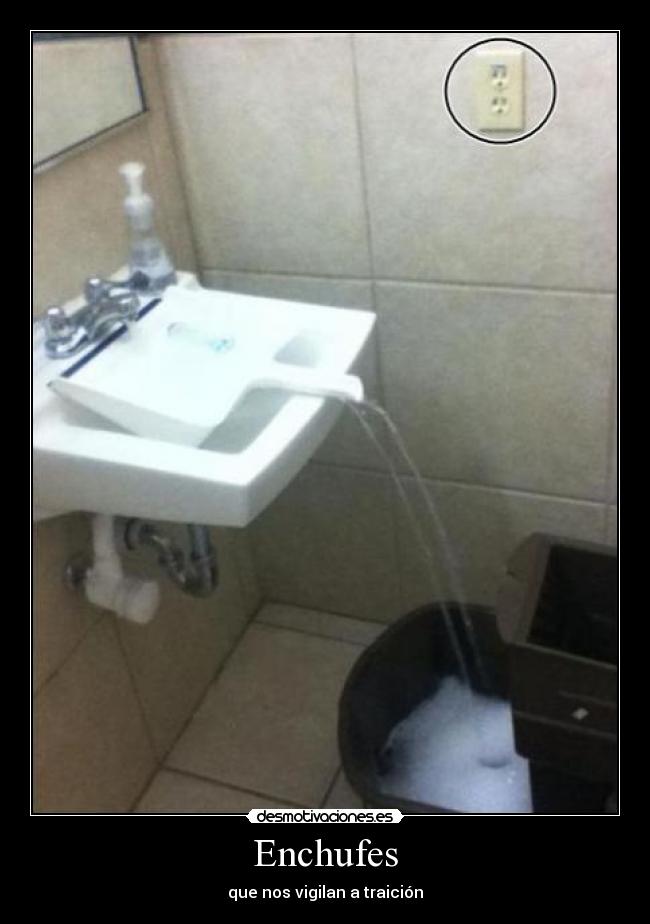 Enchufes - que nos vigilan a traición