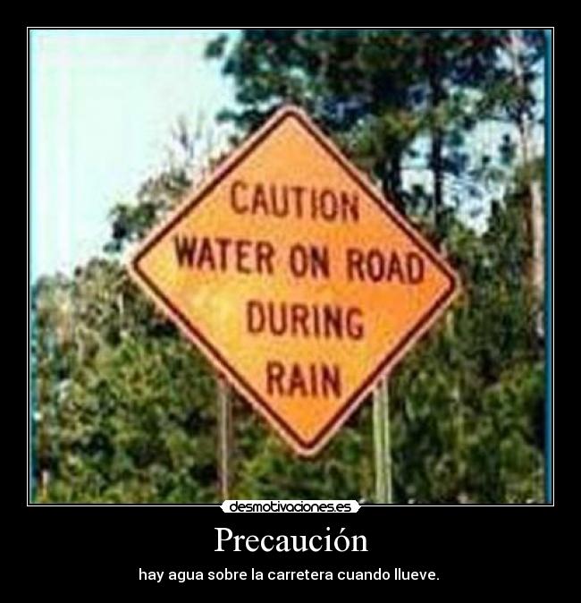 Precaución - hay agua sobre la carretera cuando llueve.