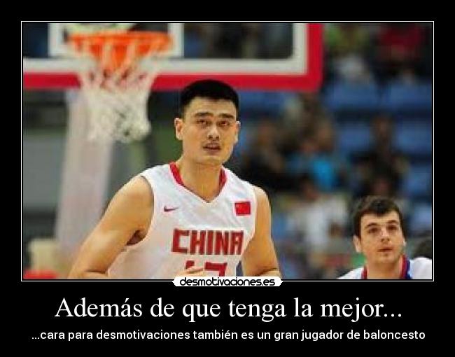 Además de que tenga la mejor... - ...cara para desmotivaciones también es un gran jugador de baloncesto
