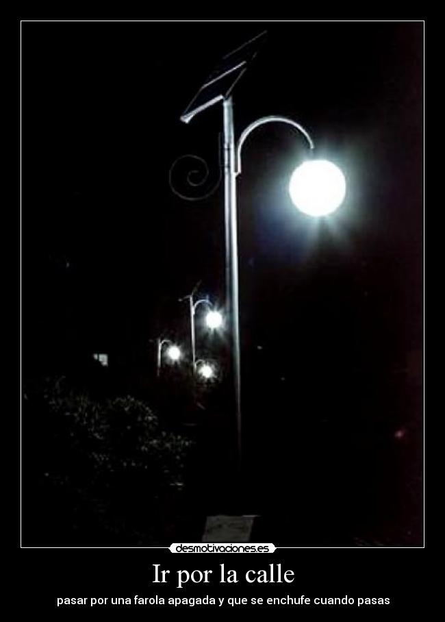 Ir por la calle - pasar por una farola apagada y que se enchufe cuando pasas