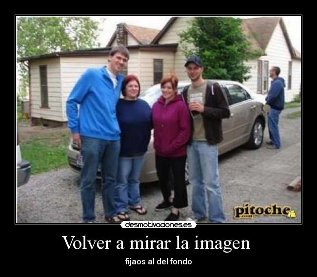 Volver a mirar la imagen - fijaos al del fondo