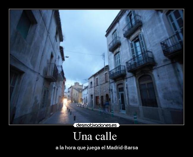 Una calle - a la hora que juega el Madrid-Barsa