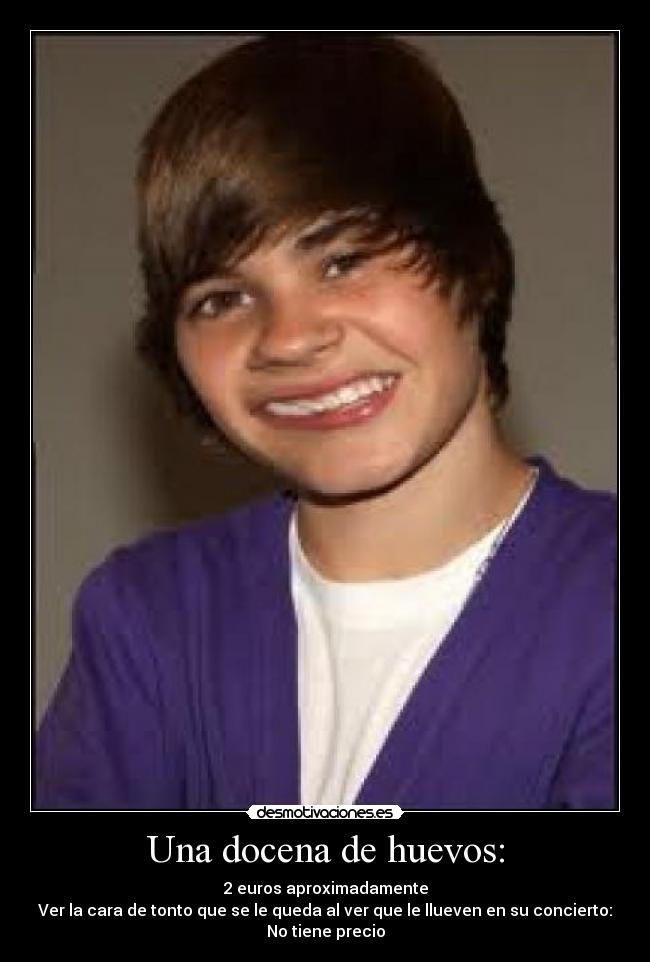 Una docena de huevos: - 2 euros aproximadamente
Ver la cara de tonto que se le queda al ver que le llueven en su concierto:
No tiene precio