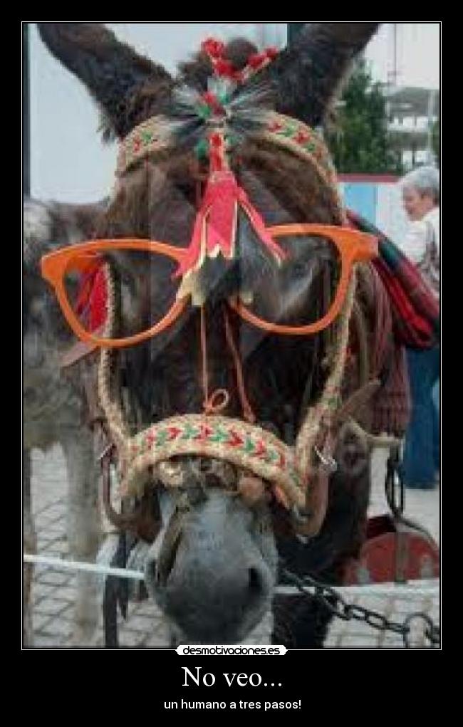 No veo... - un humano a tres pasos!