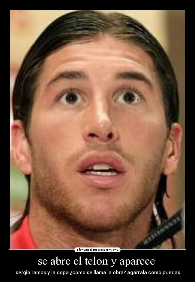 se abre el telon y aparece -