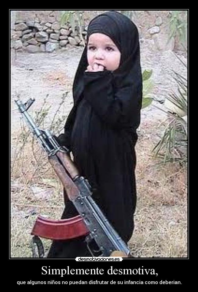 Simplemente desmotiva, - que algunos niños no puedan disfrutar de su infancia como deberian.