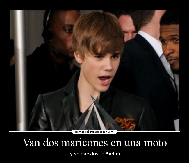 Van dos maricones en una moto -