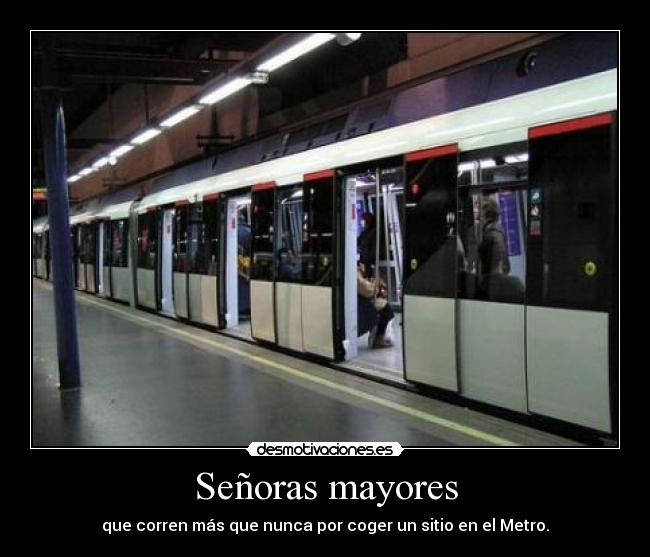 Señoras mayores - que corren más que nunca por coger un sitio en el Metro.