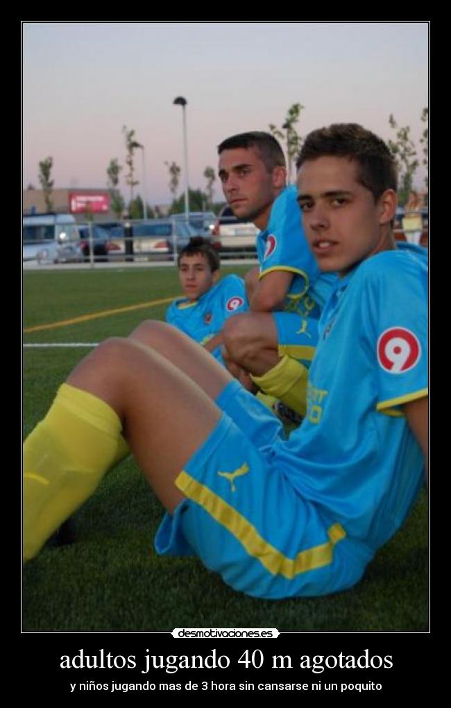 adultos jugando 40 m agotados - 