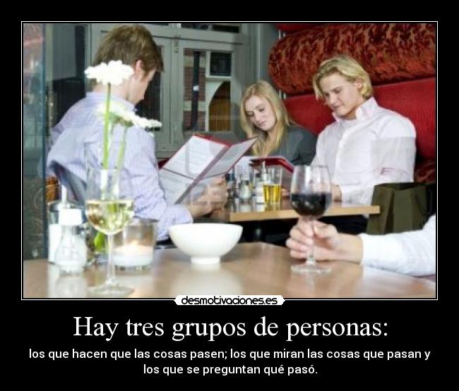 Hay tres grupos de personas: -