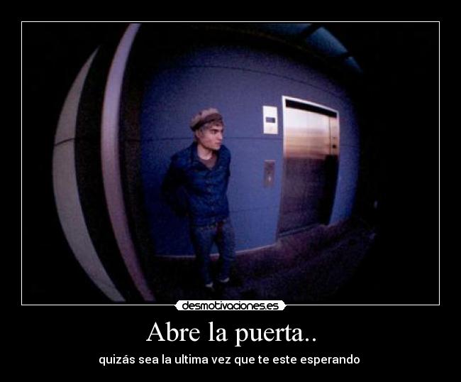 Abre la puerta.. -