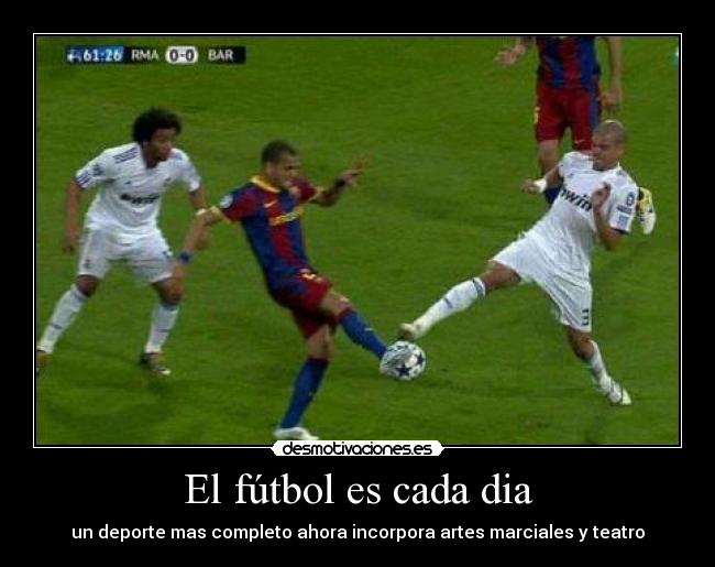 El fútbol es cada dia - un deporte mas completo ahora incorpora artes marciales y teatro