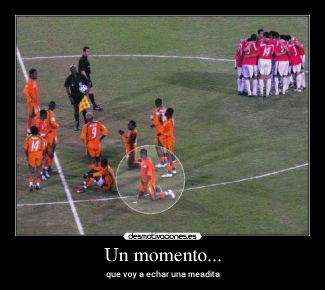 Un momento... -