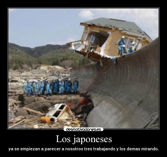 Los japoneses - ya se empiezan a parecer a nosotros tres trabajando y los demas mirando.