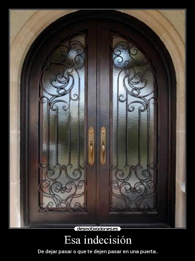 Esa indecisión - De dejar pasar o que te dejen pasar en una puerta..