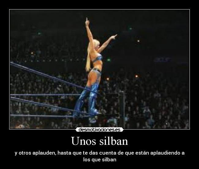 Unos silban - y otros aplauden, hasta que te das cuenta de que están aplaudiendo a los que silban