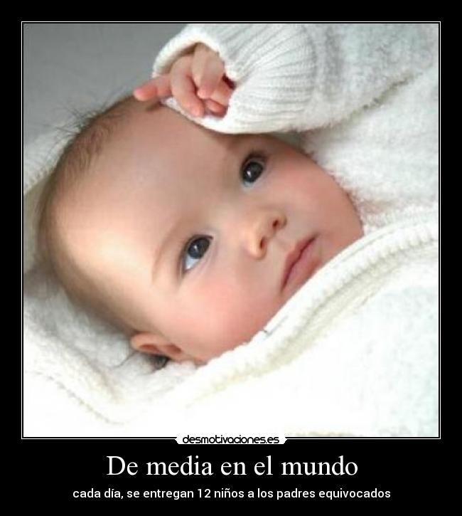 De media en el mundo - cada día, se entregan 12 niños a los padres equivocados