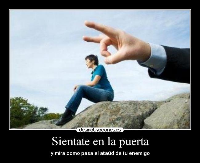 Sientate en la puerta -