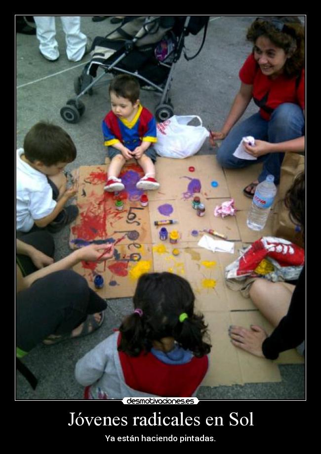 Jóvenes radicales en Sol - Ya están haciendo pintadas.
