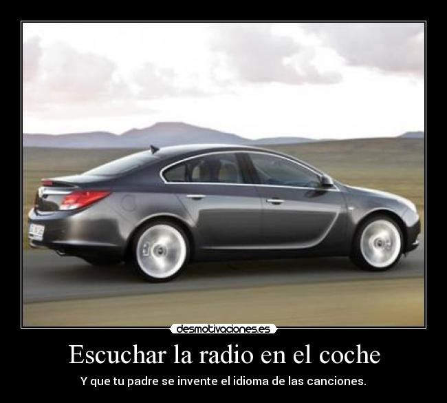 Escuchar la radio en el coche -