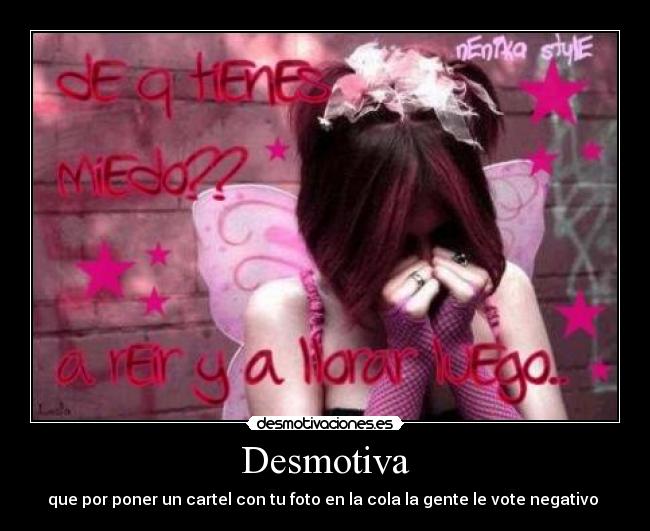 Desmotiva - que por poner un cartel con tu foto en la cola la gente le vote negativo 