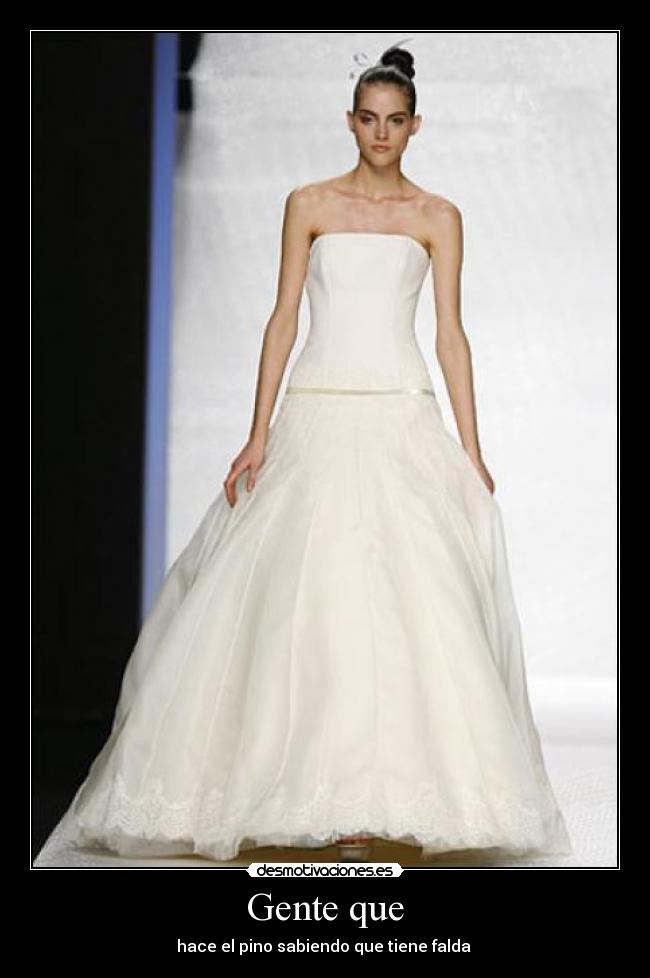 Gente que - hace el pino sabiendo que tiene falda